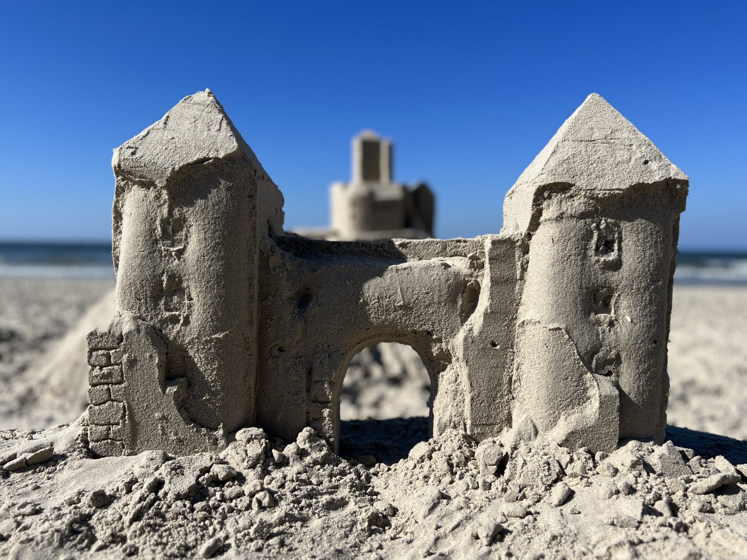 Sandburg am Strand